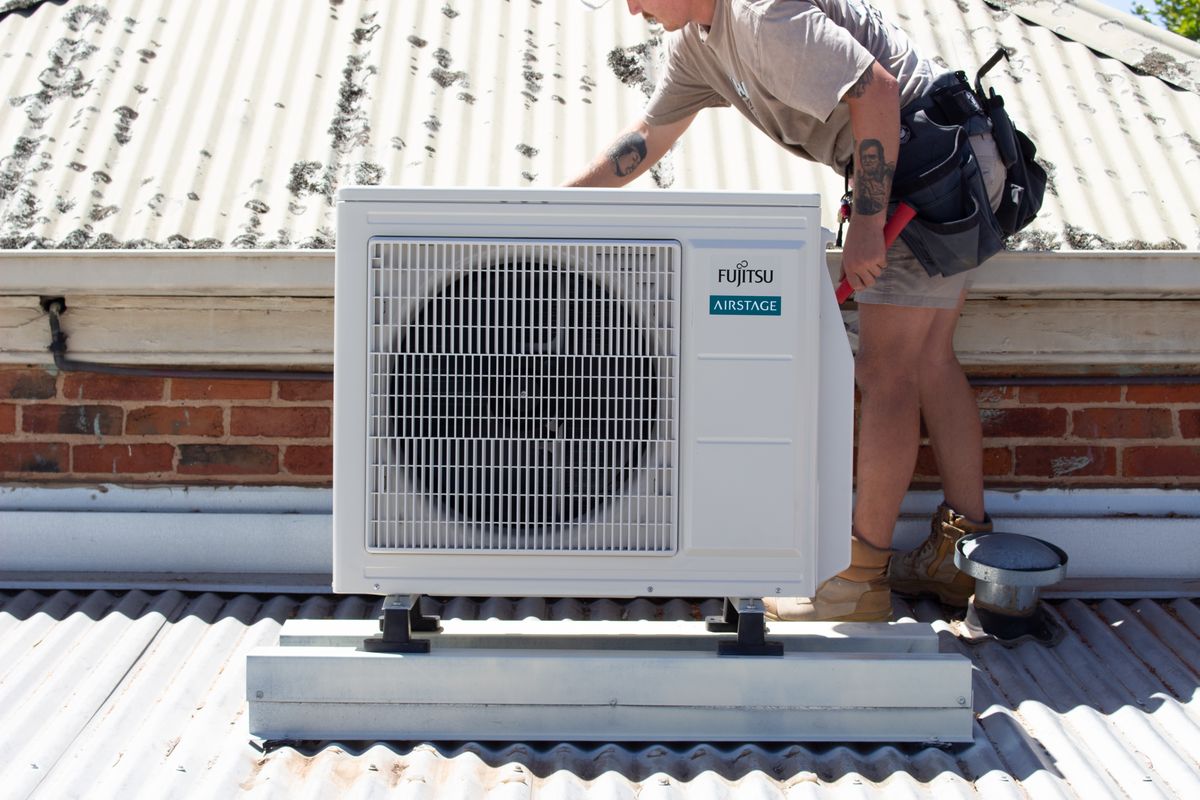 Lamm installer working on a rooftop unit